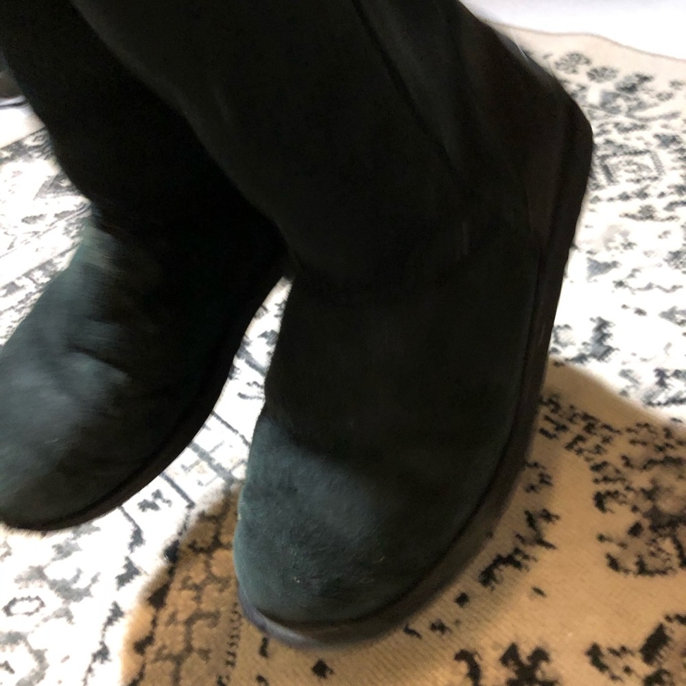 Black UGGS size 9 - Picture 5 of 7